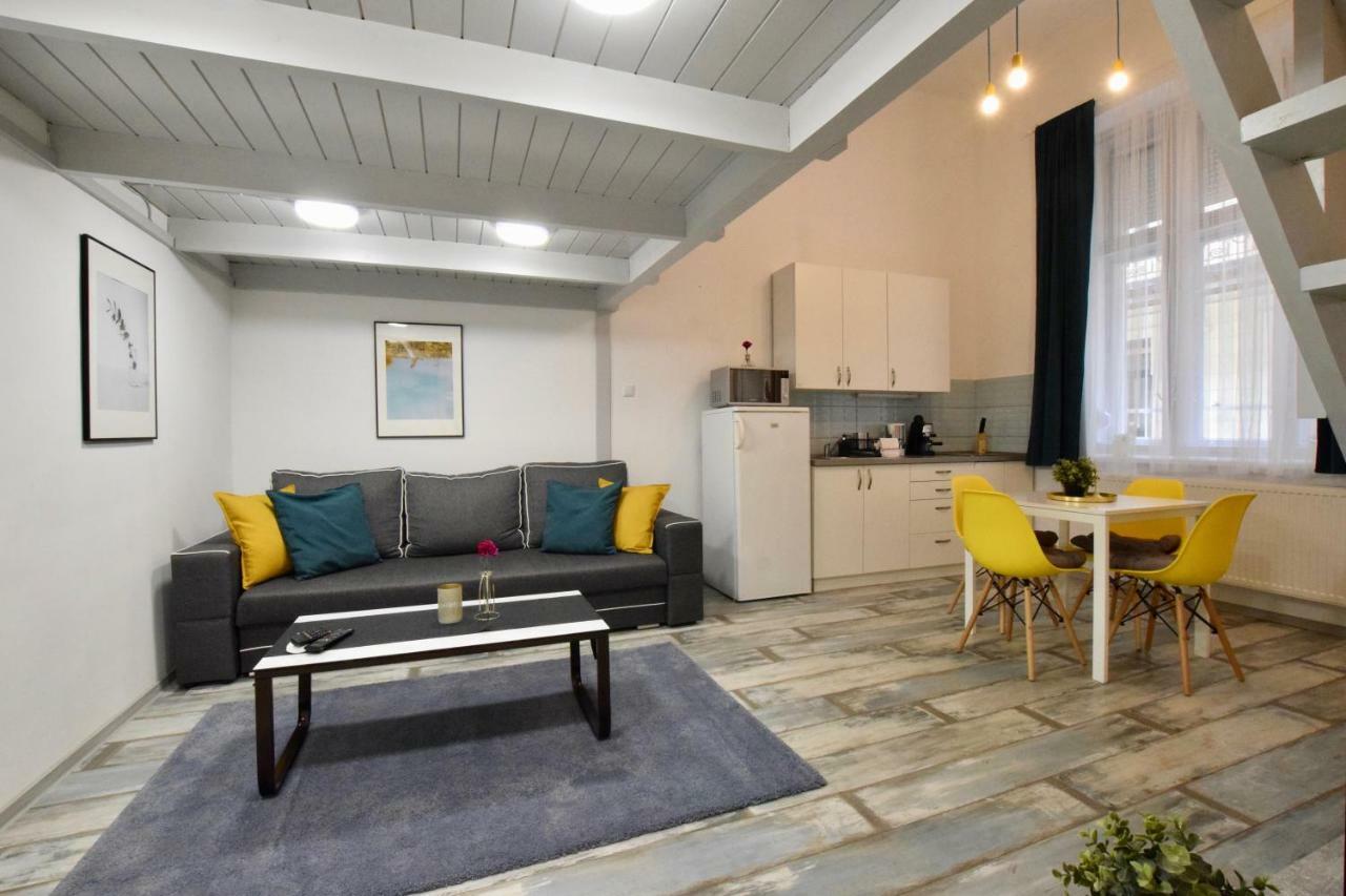 Standard Apartment By Hi5 - Akacfa 59 Budapest Bagian luar foto